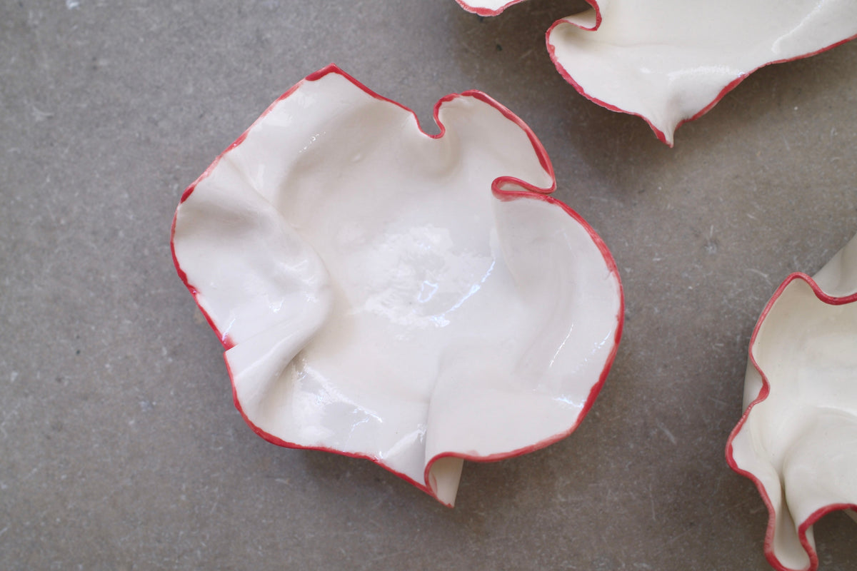 Petite Coupelle Pavlova avec liseré rouge