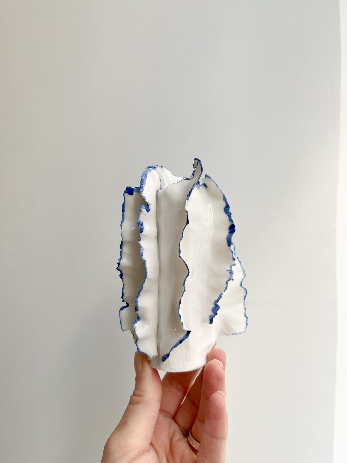 Petit Vase Athéna liseré bleu