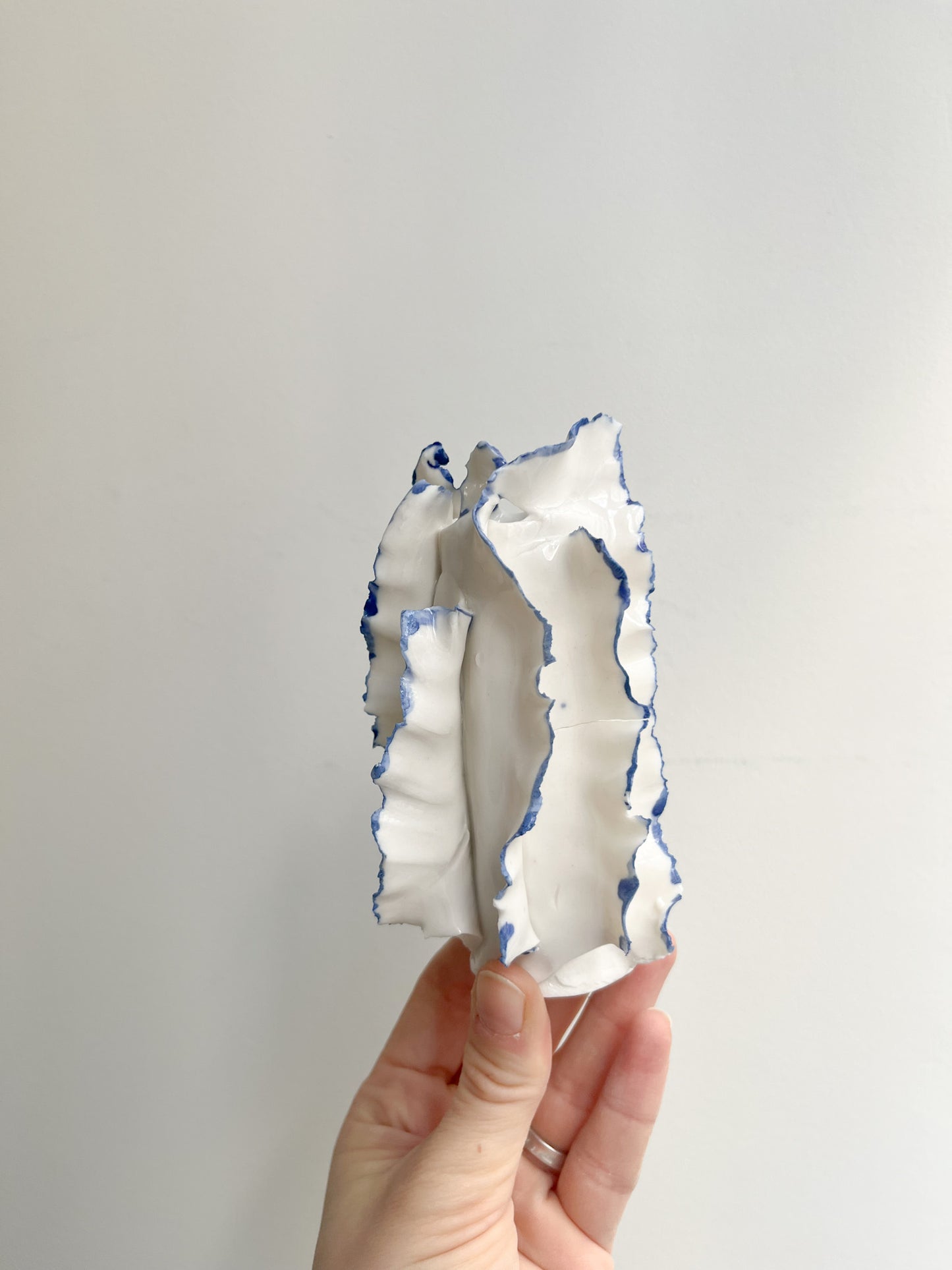 Petit Vase Athéna liseré bleu